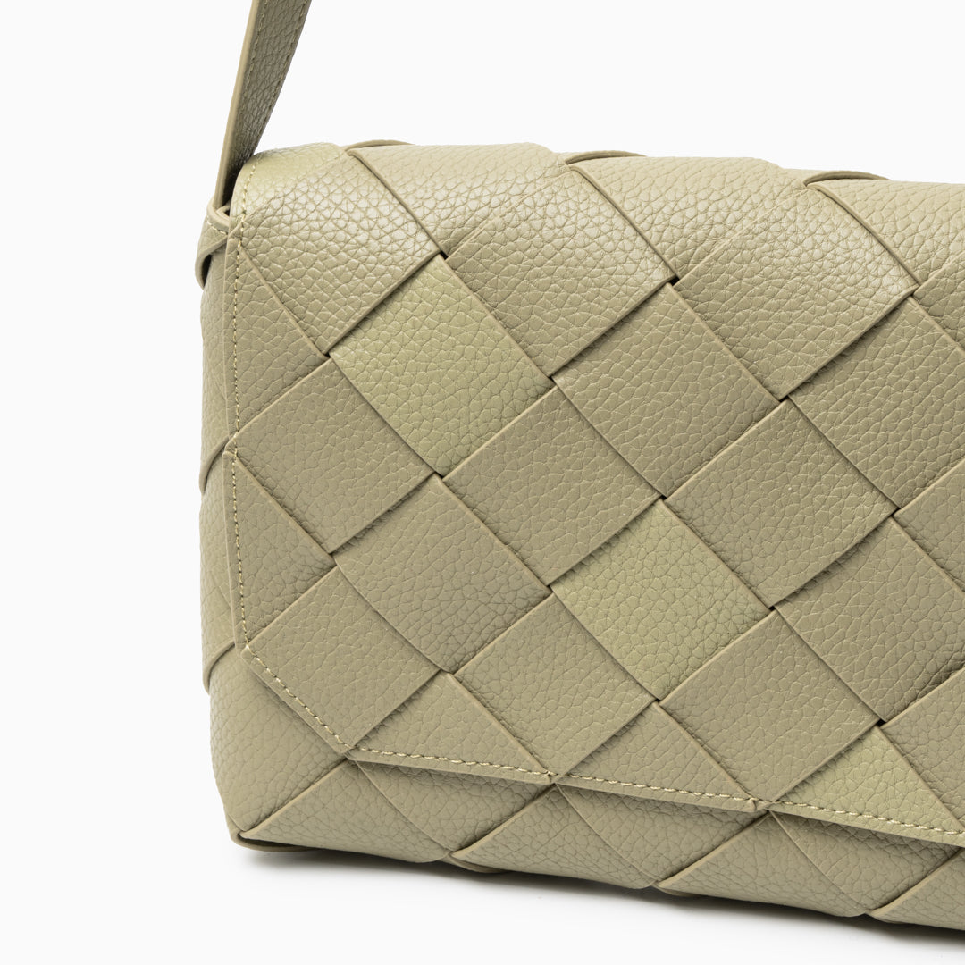 Sac Crossbody Monte Carlo en Cuir Tissé – Sac à Rabat Structuré Moderne pour Femme