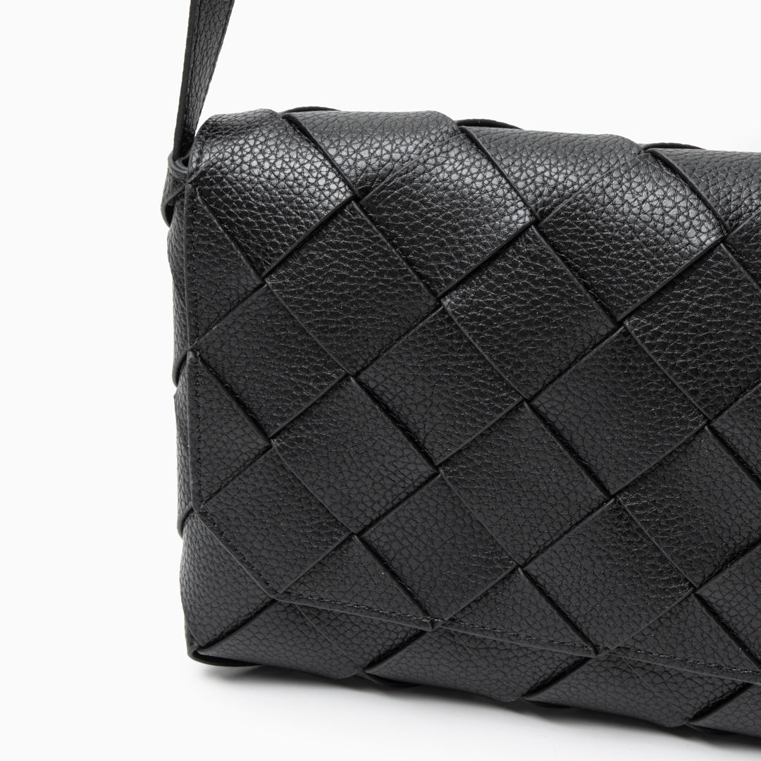 Sac Crossbody Monte Carlo en Cuir Tissé – Sac à Rabat Structuré Moderne pour Femme
