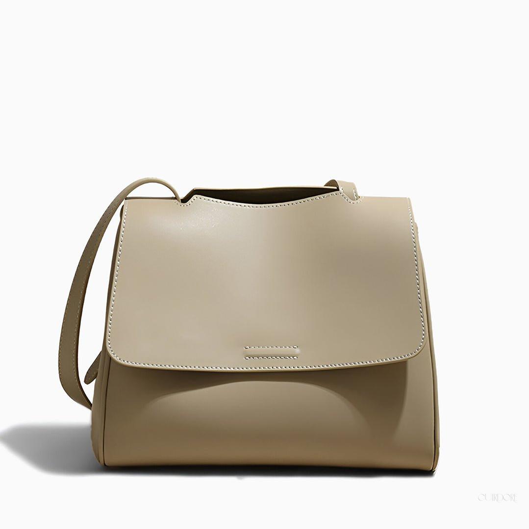 Minimalist Leather Crossbody Bag – Elegant Everyday Shoulder Bag