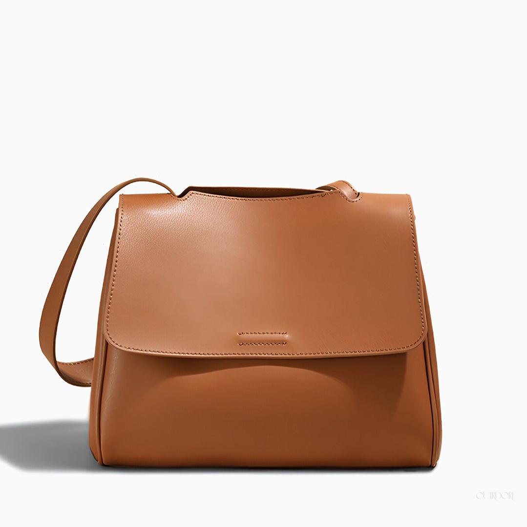 Minimalist Leather Crossbody Bag – Elegant Everyday Shoulder Bag